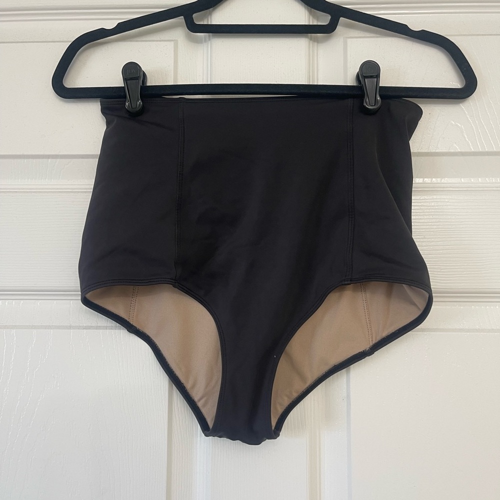 Kortni Jeane high waisted black bottoms | Size Small